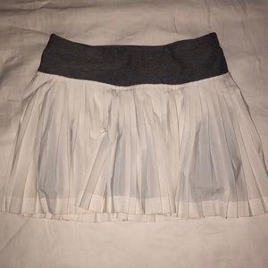 Lululemon white mini skirt